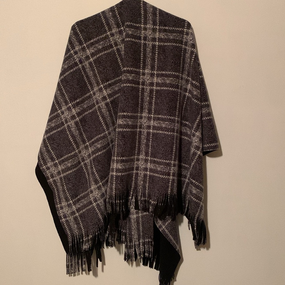 Handmade Fleecy Women’s Shawl NWOT - Picture 2 of 5